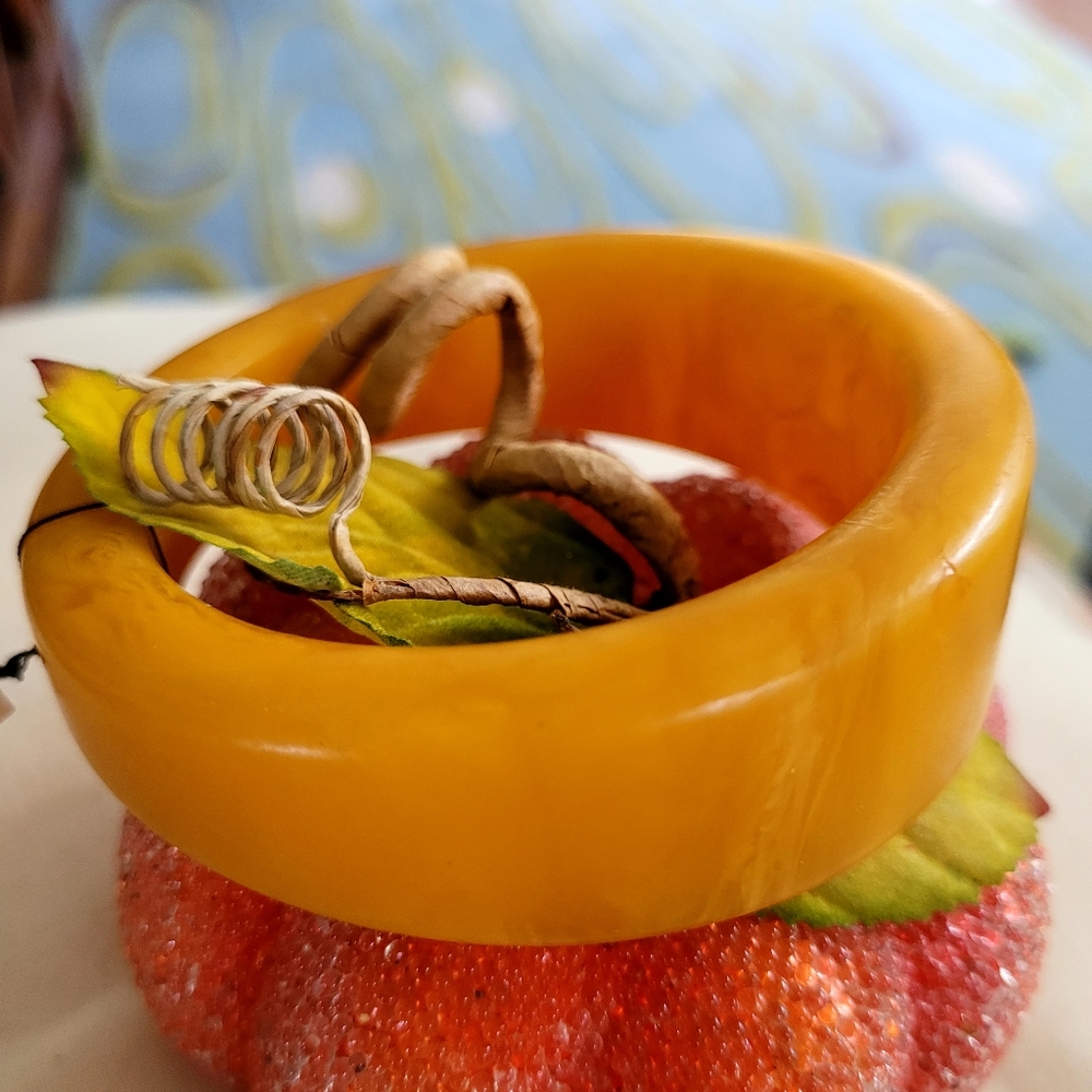 Unique Heavy Vintage Marbeled Carmel Bakelite Bangle